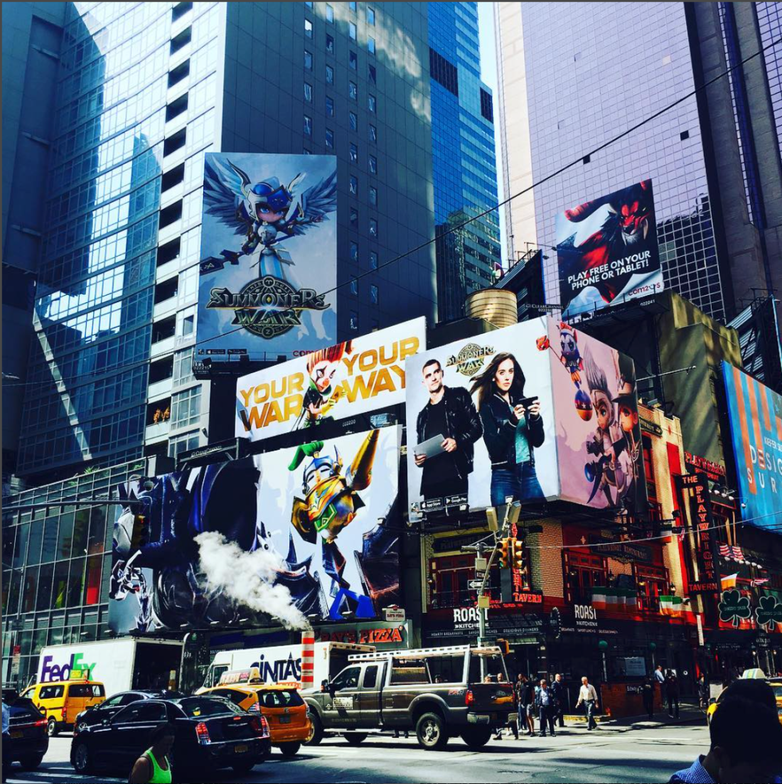 뉴욕 타임 스퀘어에 뜬 컴투스의 서머너즈 워(Summoners' War) 광고